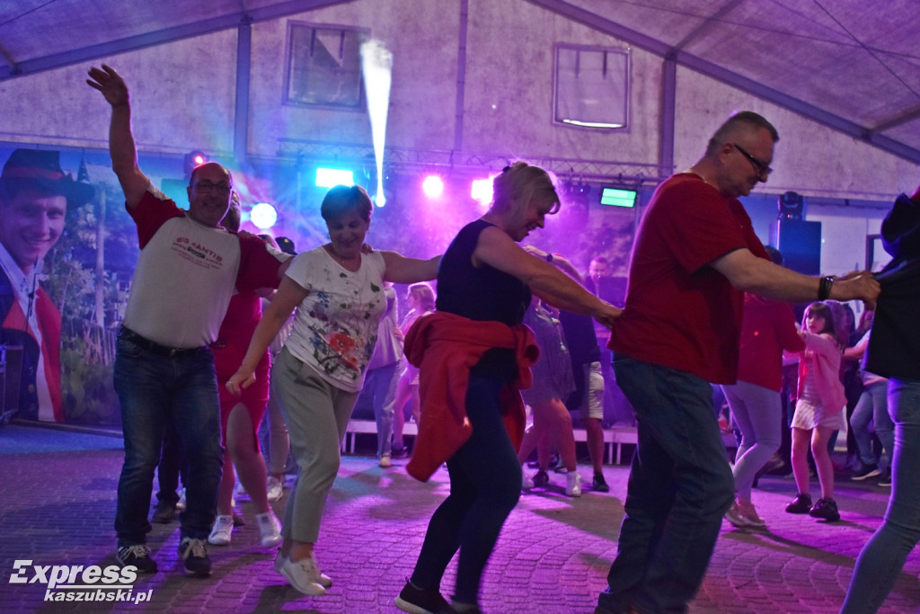 Majówka w rytmie disco w Ostrzycach