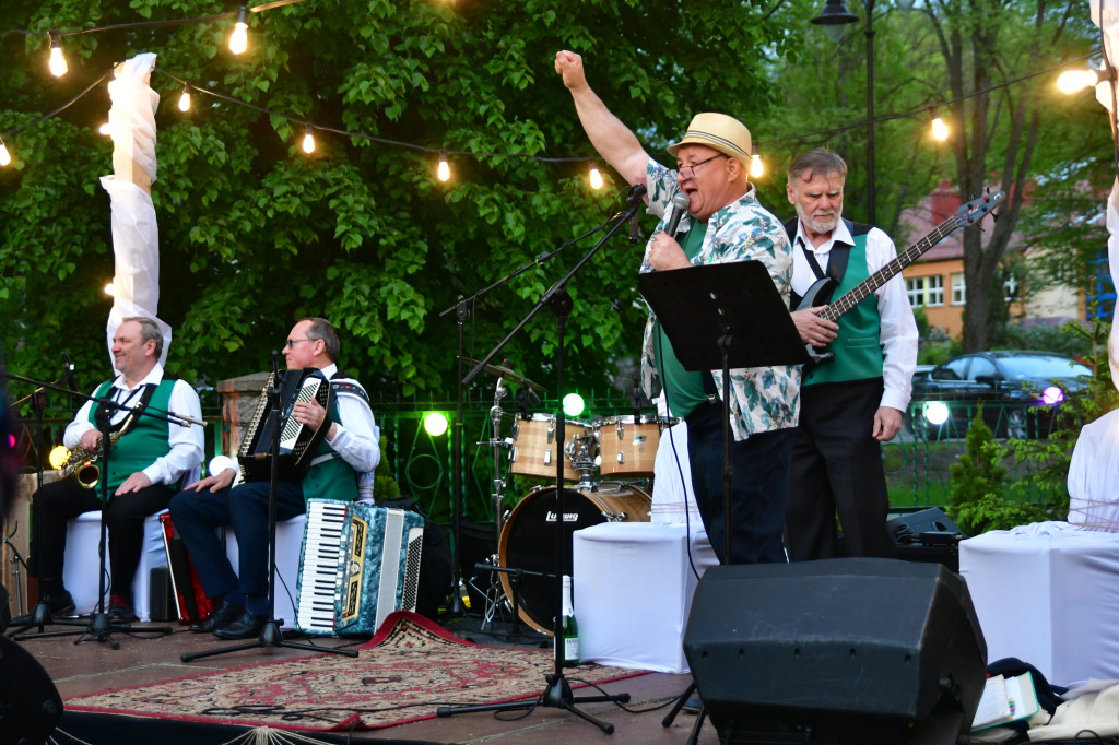 Potańcówka w ogrodzie Kartuskiego Centrum Kultury