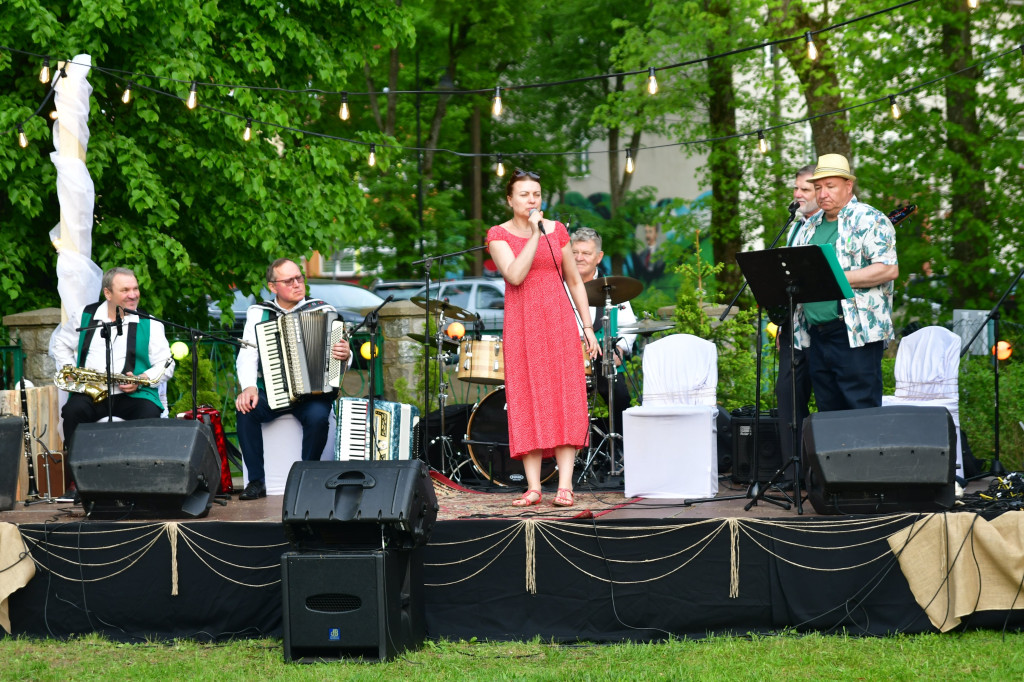 Potańcówka w ogrodzie Kartuskiego Centrum Kultury