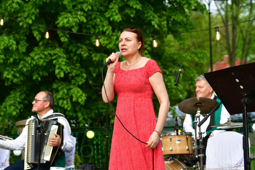 Potańcówka w ogrodzie Kartuskiego Centrum Kultury