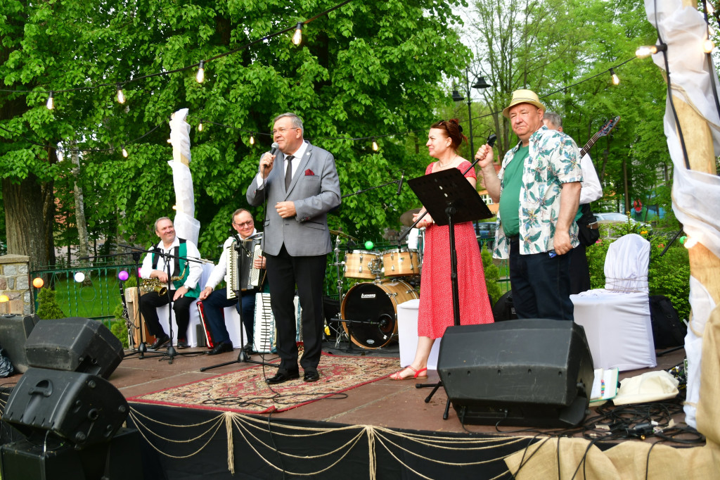 Potańcówka w ogrodzie Kartuskiego Centrum Kultury