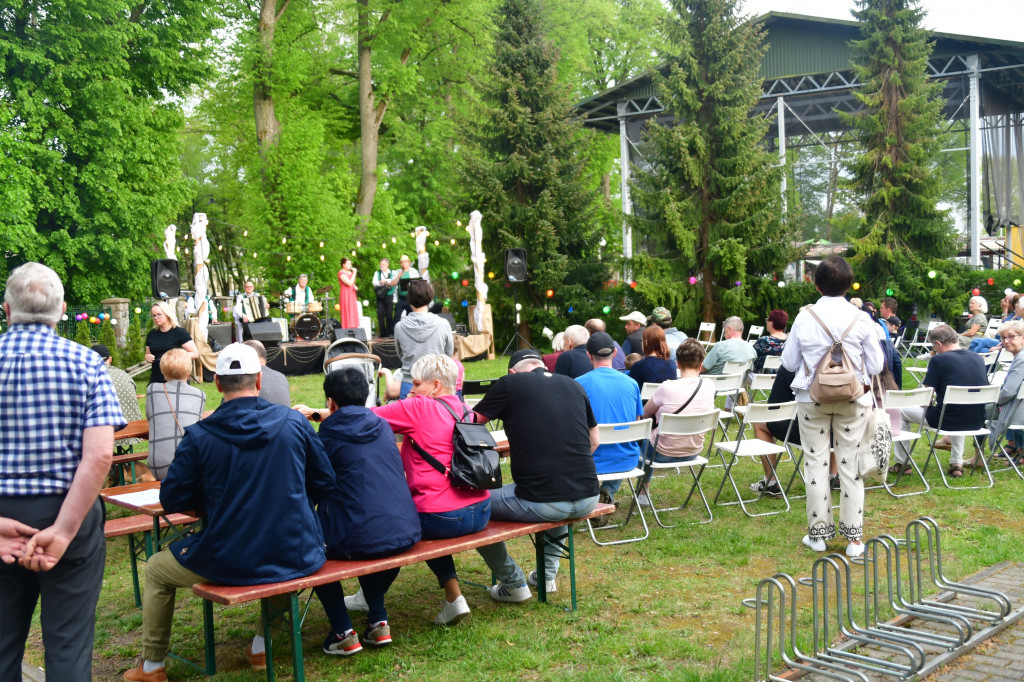 Potańcówka w ogrodzie Kartuskiego Centrum Kultury