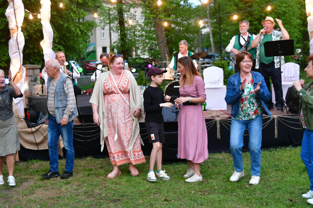 Potańcówka w ogrodzie Kartuskiego Centrum Kultury