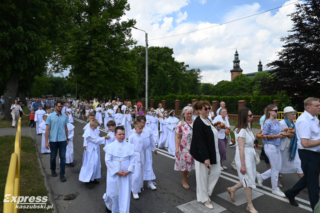 Uroczystość Bożego Ciała w kartuskiej kolegiacie