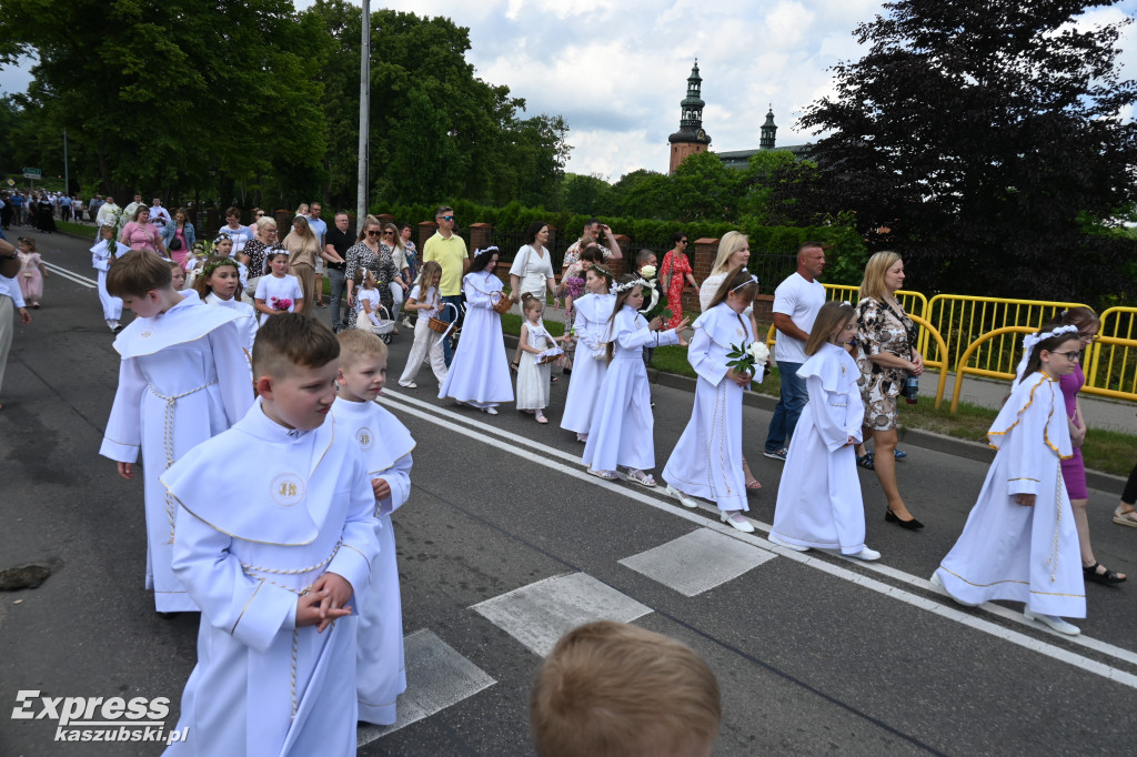 Uroczystość Bożego Ciała w kartuskiej kolegiacie