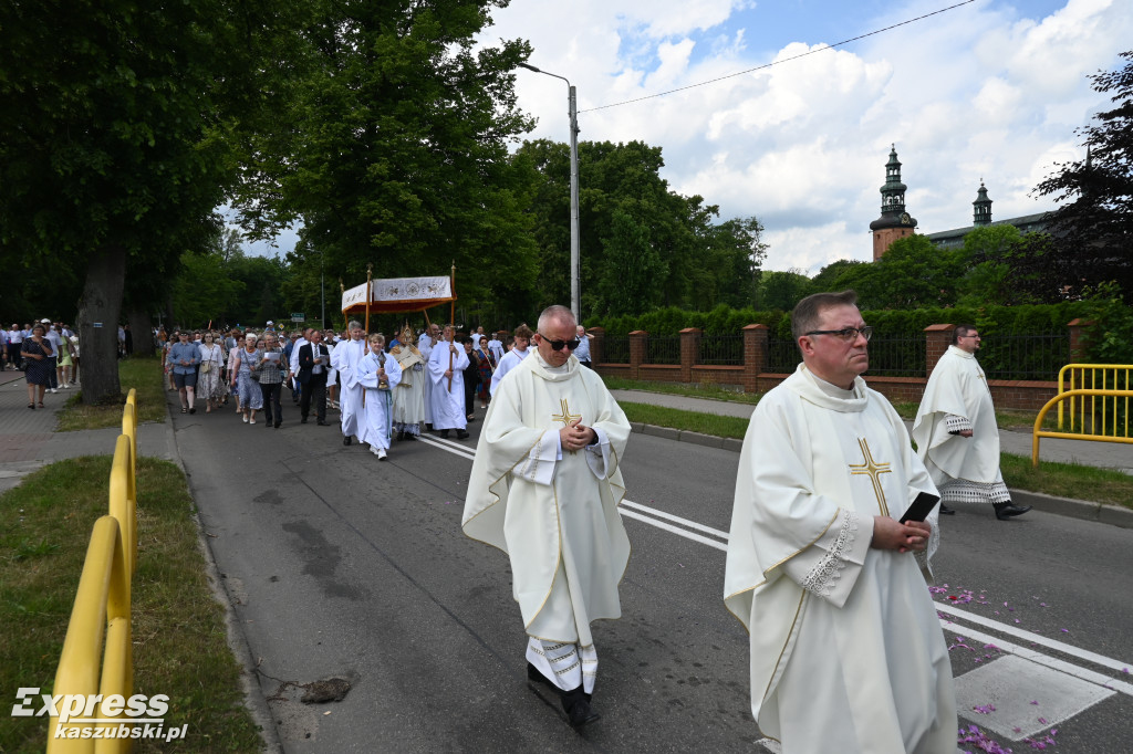 Uroczystość Bożego Ciała w kartuskiej kolegiacie