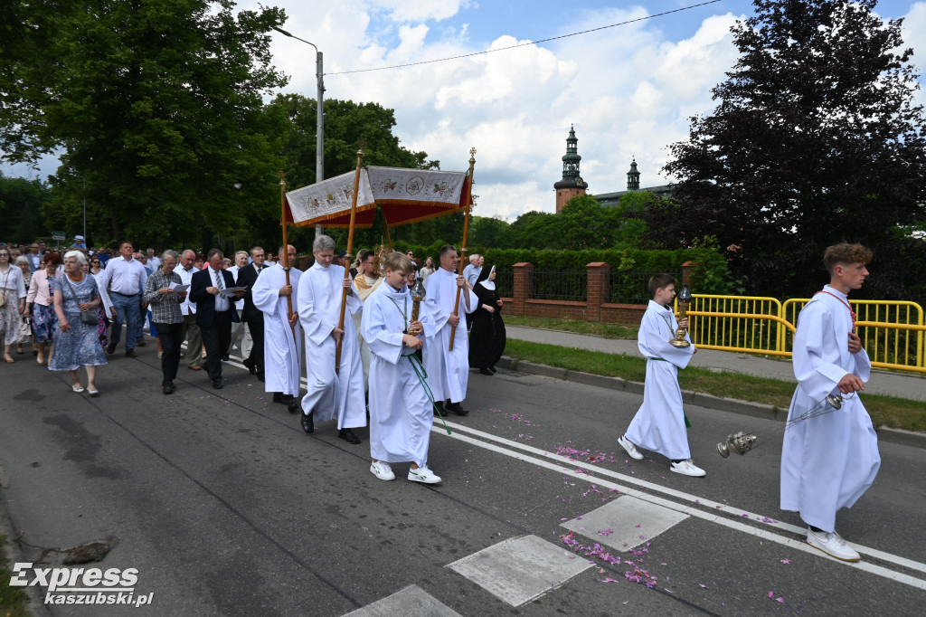 Uroczystość Bożego Ciała w kartuskiej kolegiacie