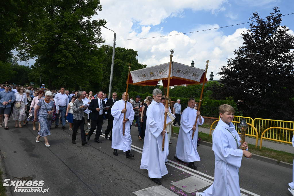 Uroczystość Bożego Ciała w kartuskiej kolegiacie