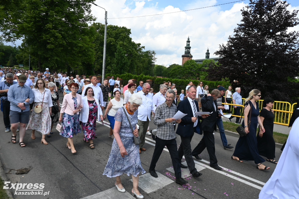 Uroczystość Bożego Ciała w kartuskiej kolegiacie