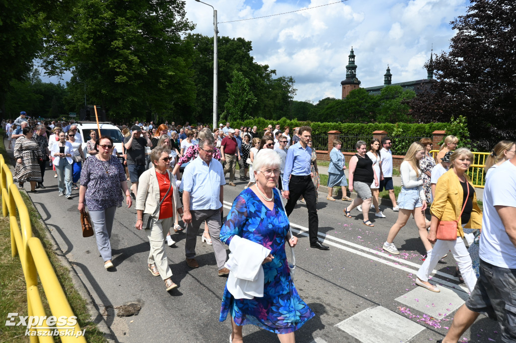 Uroczystość Bożego Ciała w kartuskiej kolegiacie