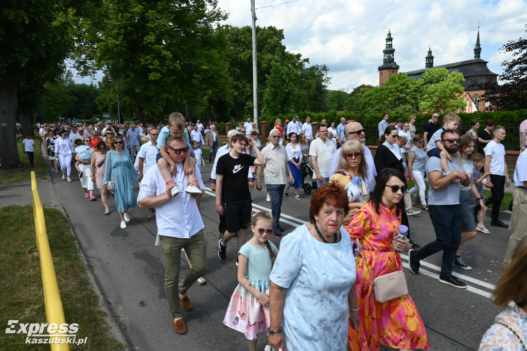 Uroczystość Bożego Ciała w kartuskiej kolegiacie