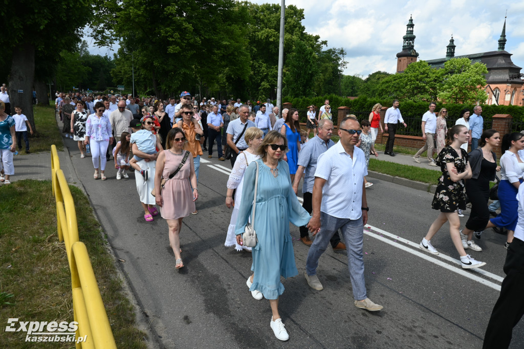 Uroczystość Bożego Ciała w kartuskiej kolegiacie