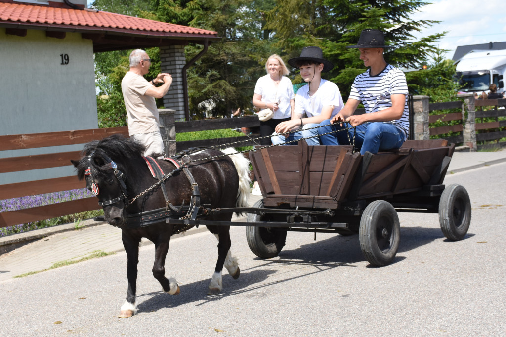 Jubileuszowa parada bryczek i zaprzęgów konnych