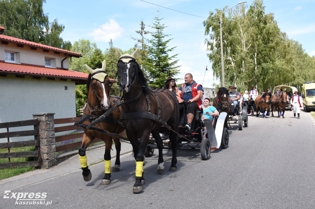 Jubileuszowa parada bryczek i zaprzęgów konnych