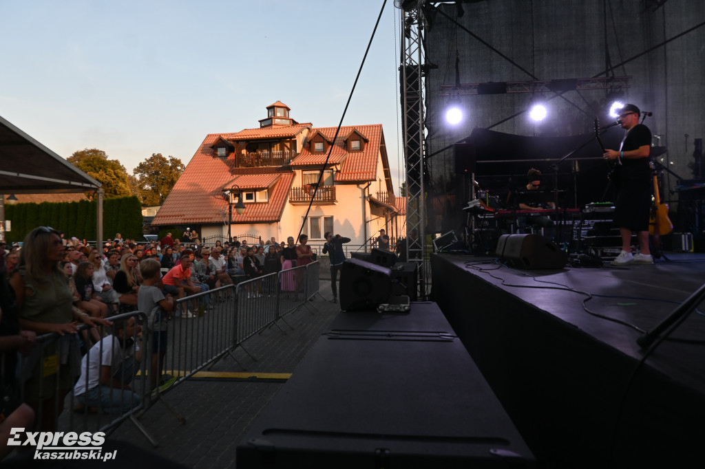 Natalia Przybysz i Spięty w Ostrzycach