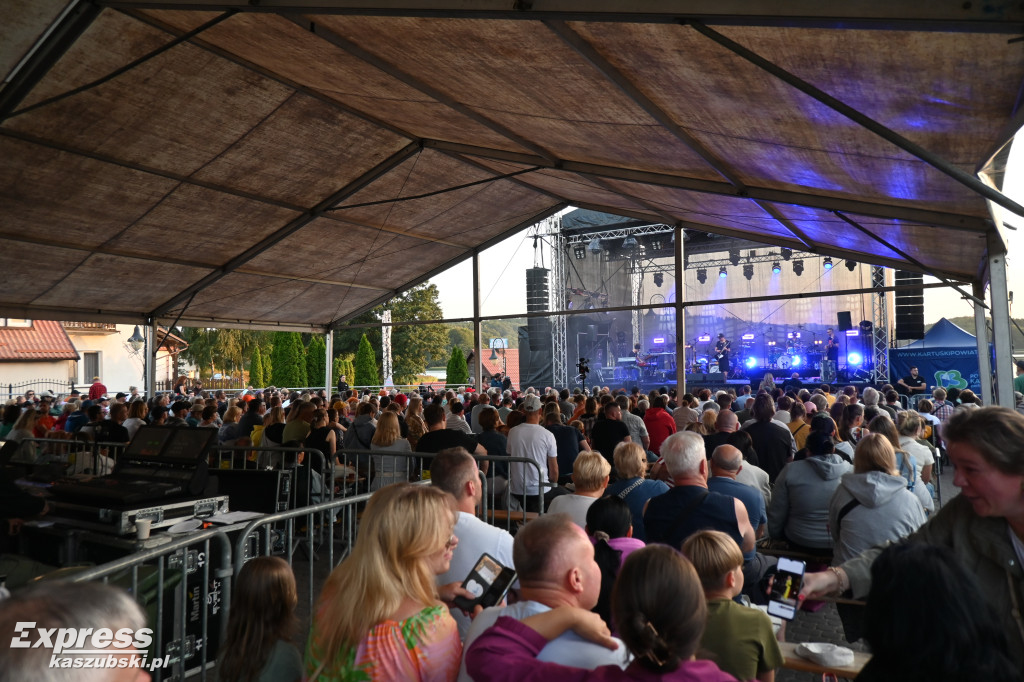 Natalia Przybysz i Spięty w Ostrzycach