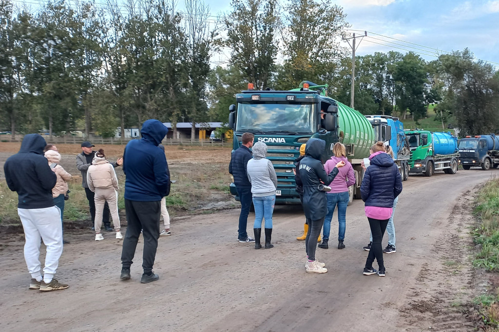 Żukowo. Protest przeciwko ruchowi szambiarek