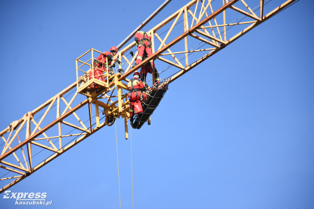 Wysokościowe ćwiczenia ratowników w Kartuzach