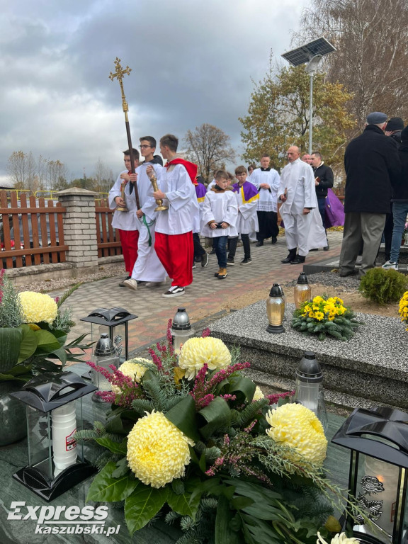 Dzień Wszystkich Świętych w Gowidlinie