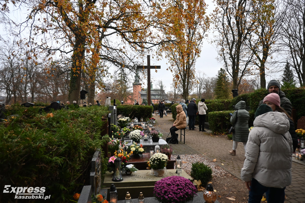 Wszystkich Świętych na cmentarzu w Kartuzach