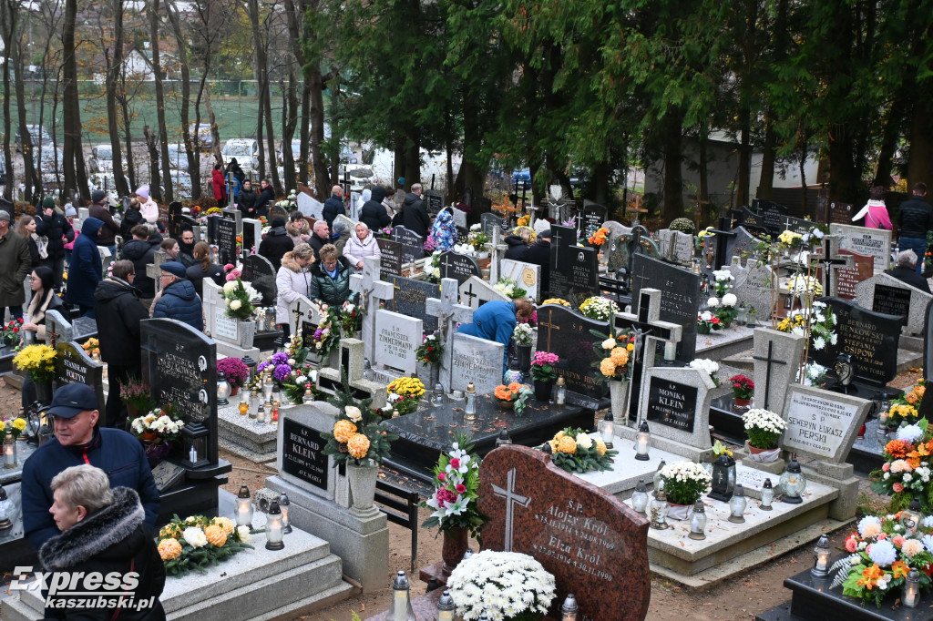 Wszystkich Świętych na cmentarzu w Kartuzach