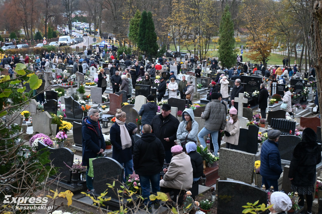 Wszystkich Świętych na cmentarzu w Kartuzach