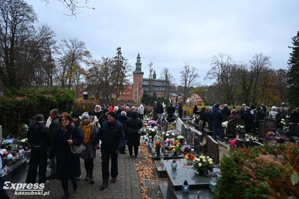 Wszystkich Świętych na cmentarzu w Kartuzach