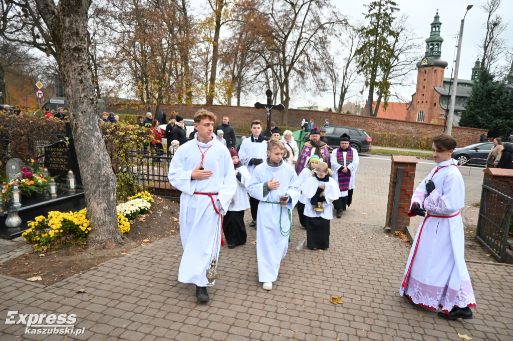 Wszystkich Świętych na cmentarzu w Kartuzach