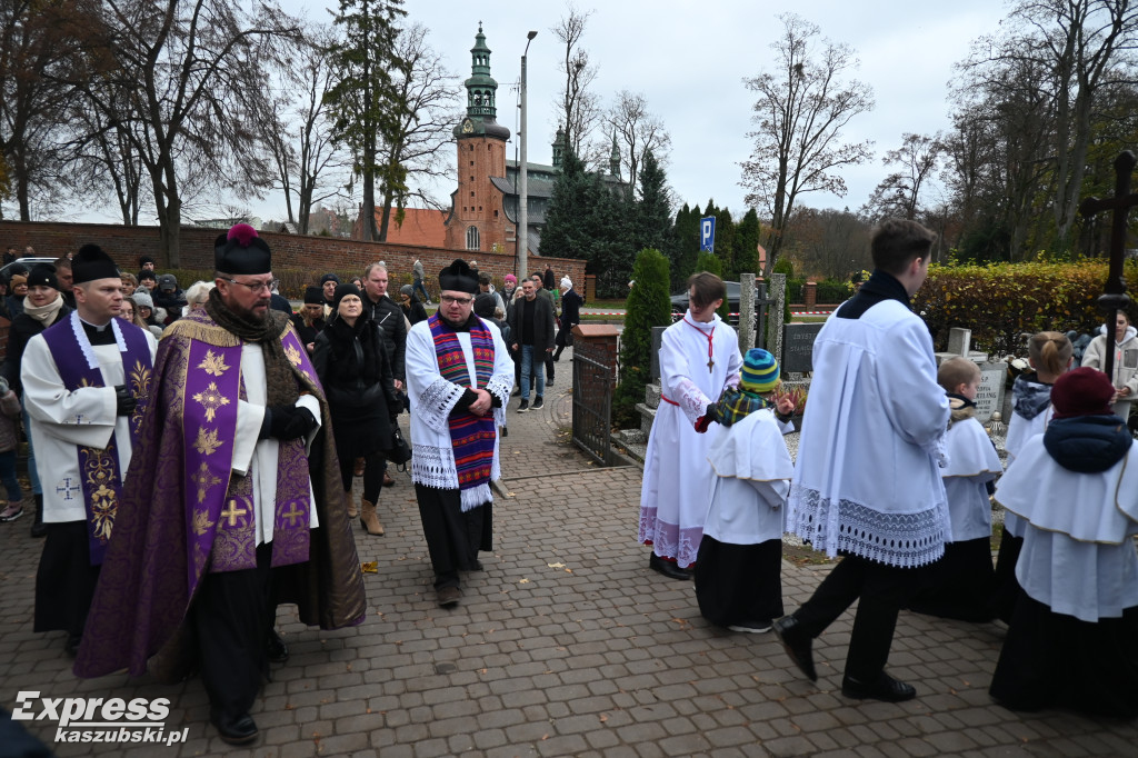 Wszystkich Świętych na cmentarzu w Kartuzach