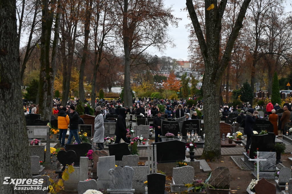 Wszystkich Świętych na cmentarzu w Kartuzach