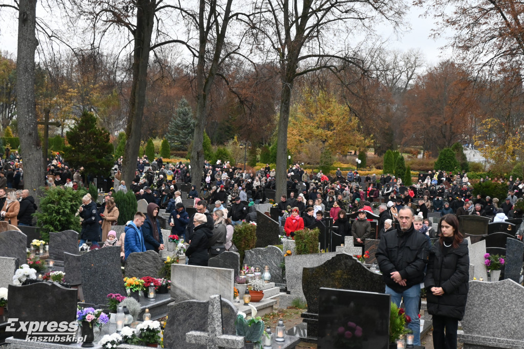 Wszystkich Świętych na cmentarzu w Kartuzach