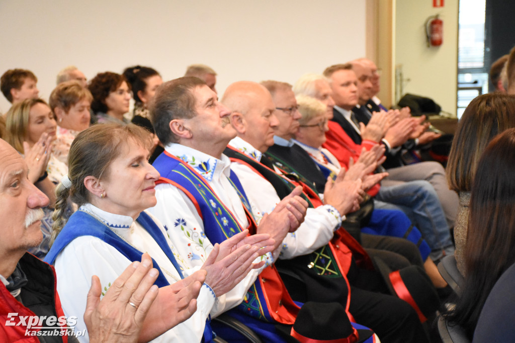 Odsłonięcie tablic kaszubskich w Stężycy