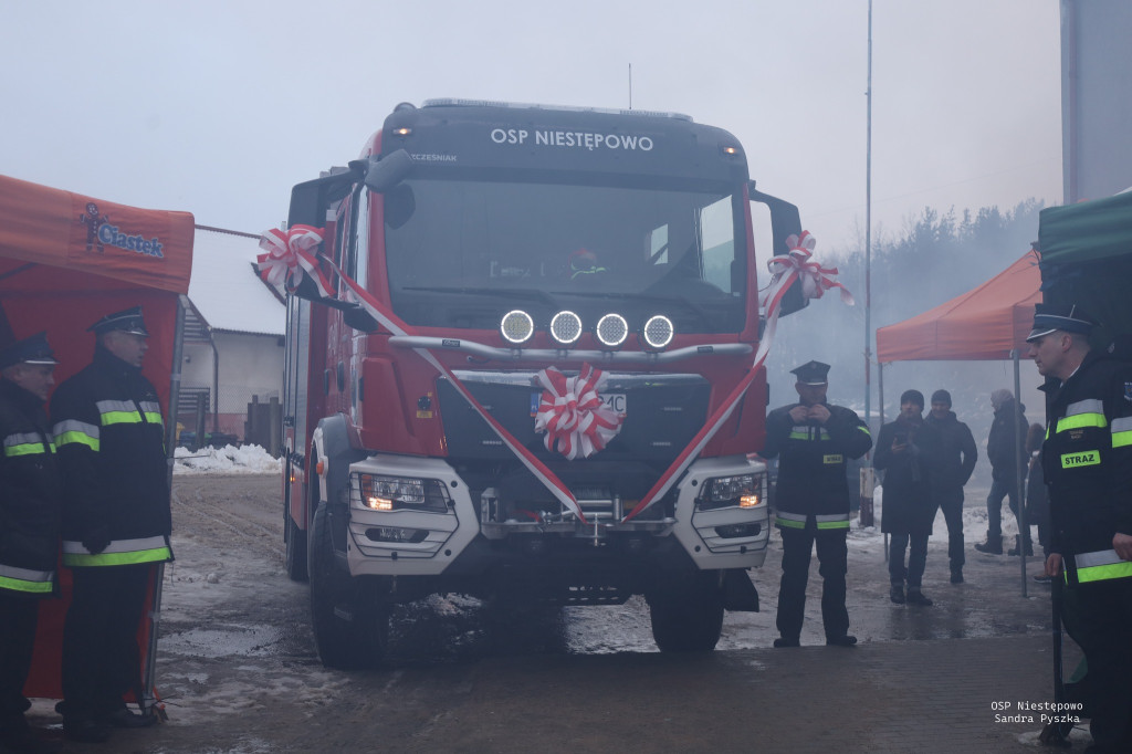 Przekazanie wozu OSP Niestępowo