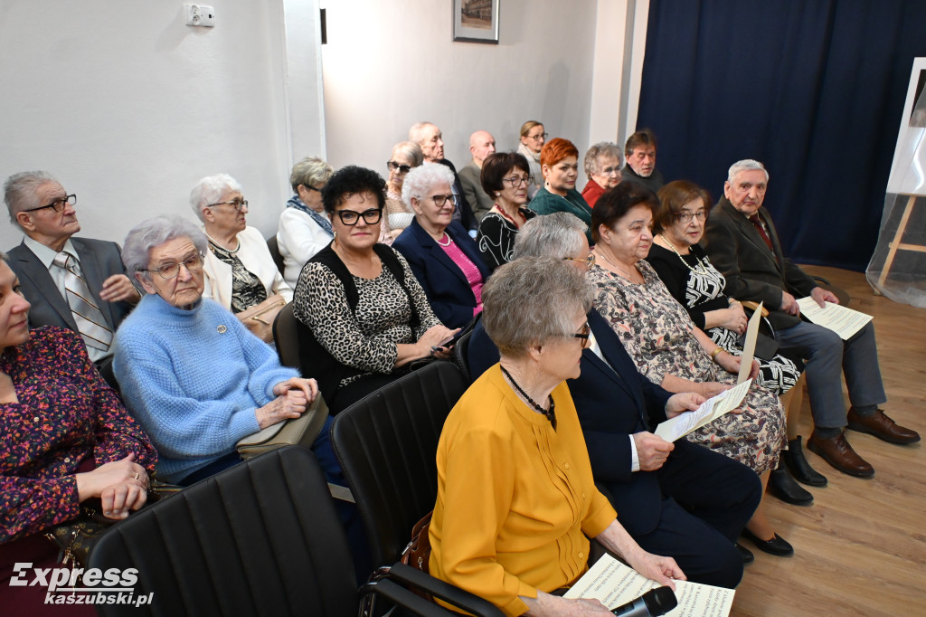 Wystawa portretów kartuskich seniorów