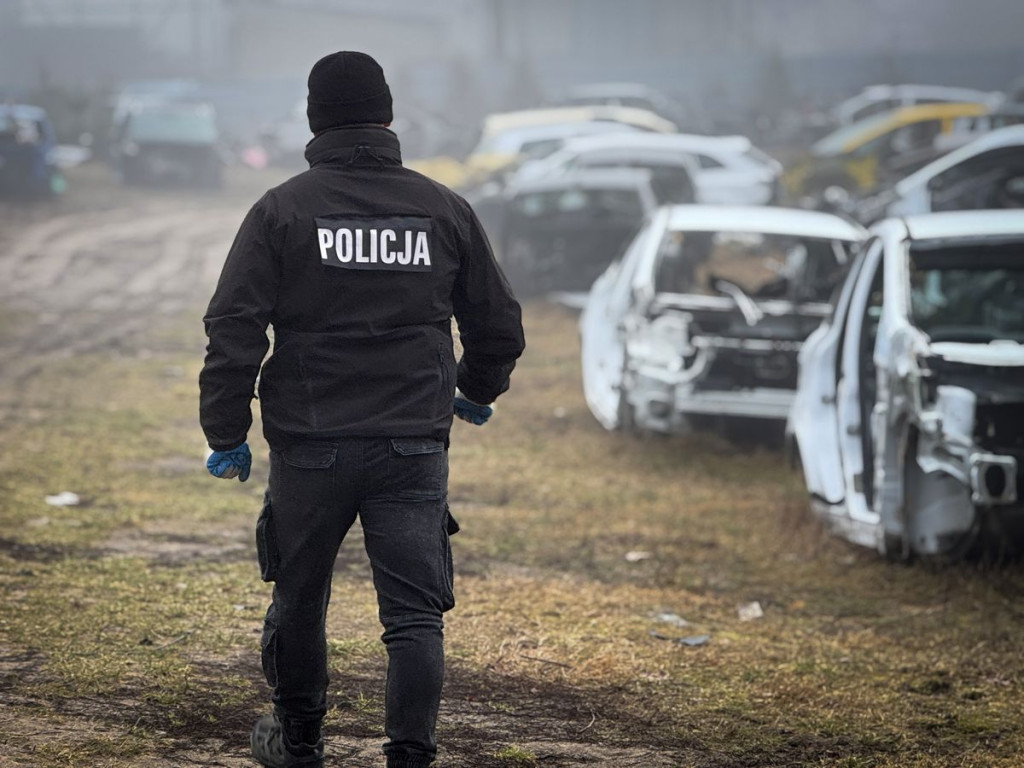 Policyjna akcja na złomowiskach samochodowych