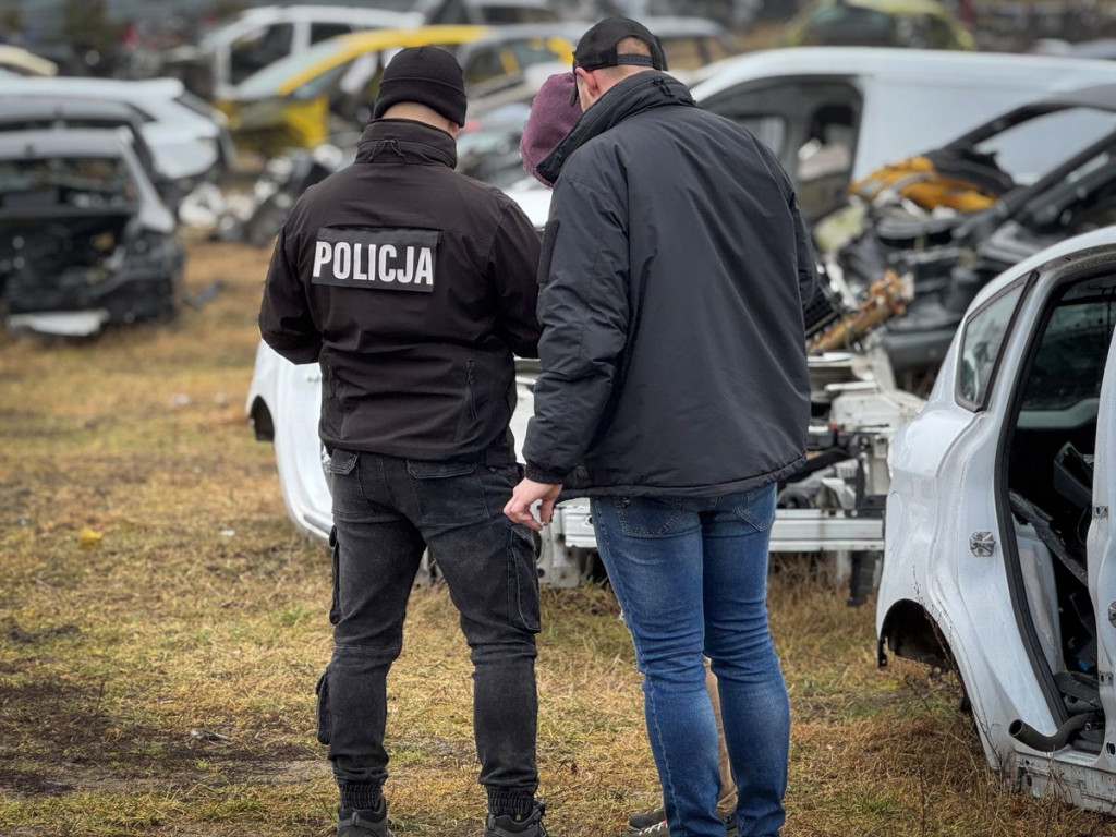 Policyjna akcja na złomowiskach samochodowych