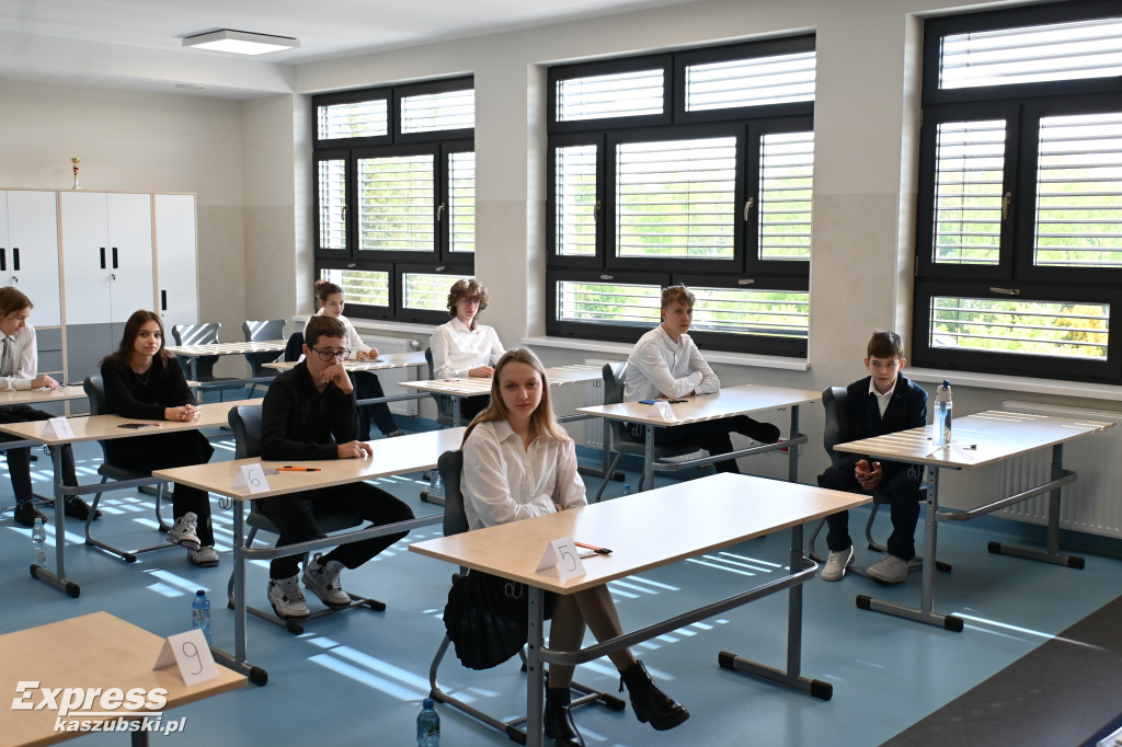 Egzamin ósmoklasisty w kartuskiej \