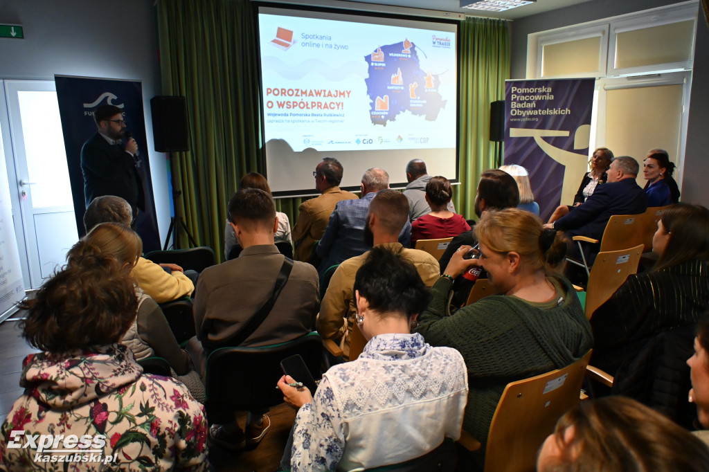 Spotkanie przedstawicieli NGO z wojewodą w Kartuzach