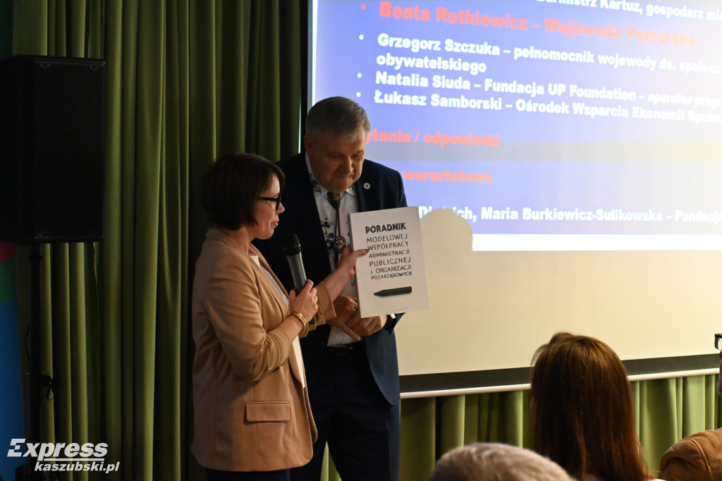 Spotkanie przedstawicieli NGO z wojewodą w Kartuzach