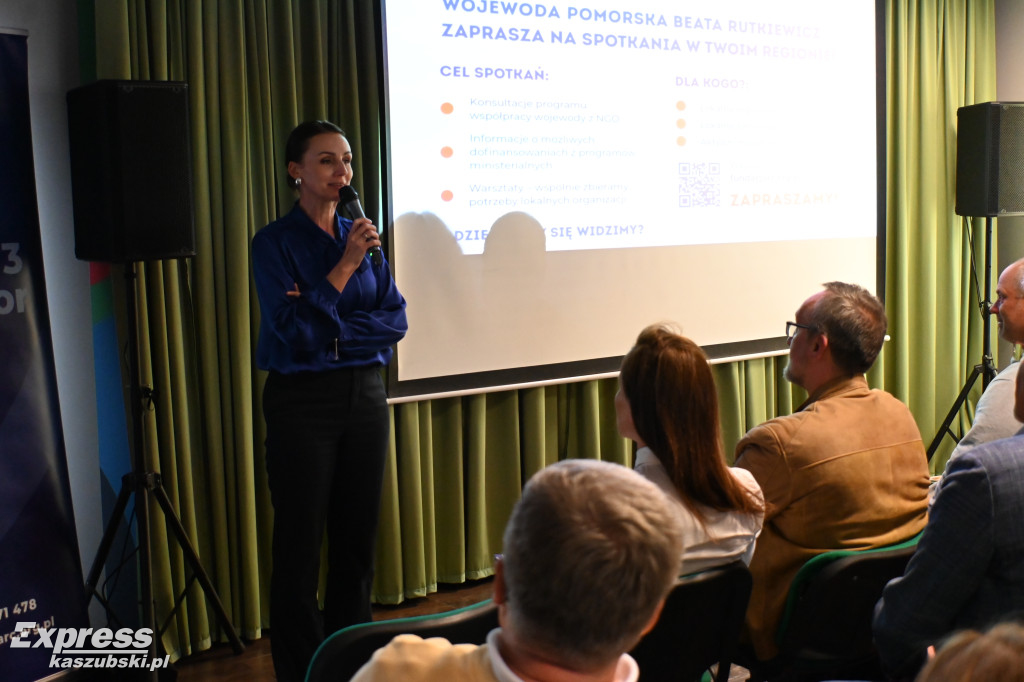 Spotkanie przedstawicieli NGO z wojewodą w Kartuzach