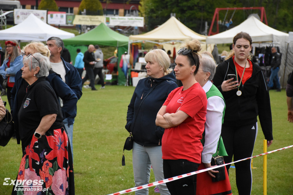 Spartakiada KGW i zlot samochodów w Chmielnie
