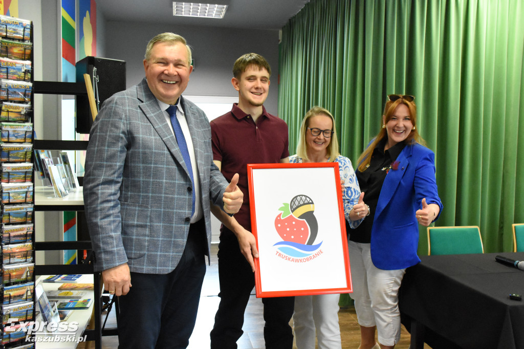 Konferencja prasowa ws. Truskawkobrania