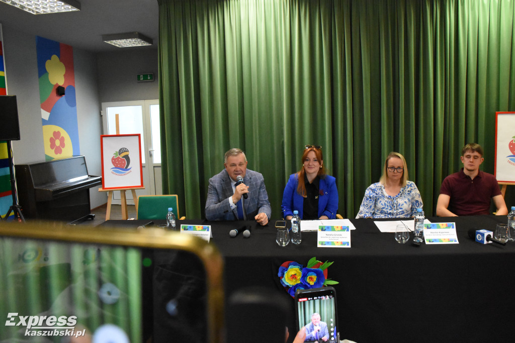 Konferencja prasowa ws. Truskawkobrania