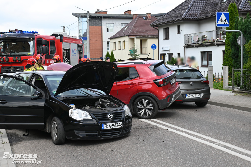 Zderzenie trzech samochodów w Kartuzach