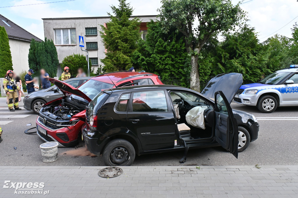 Zderzenie trzech samochodów w Kartuzach