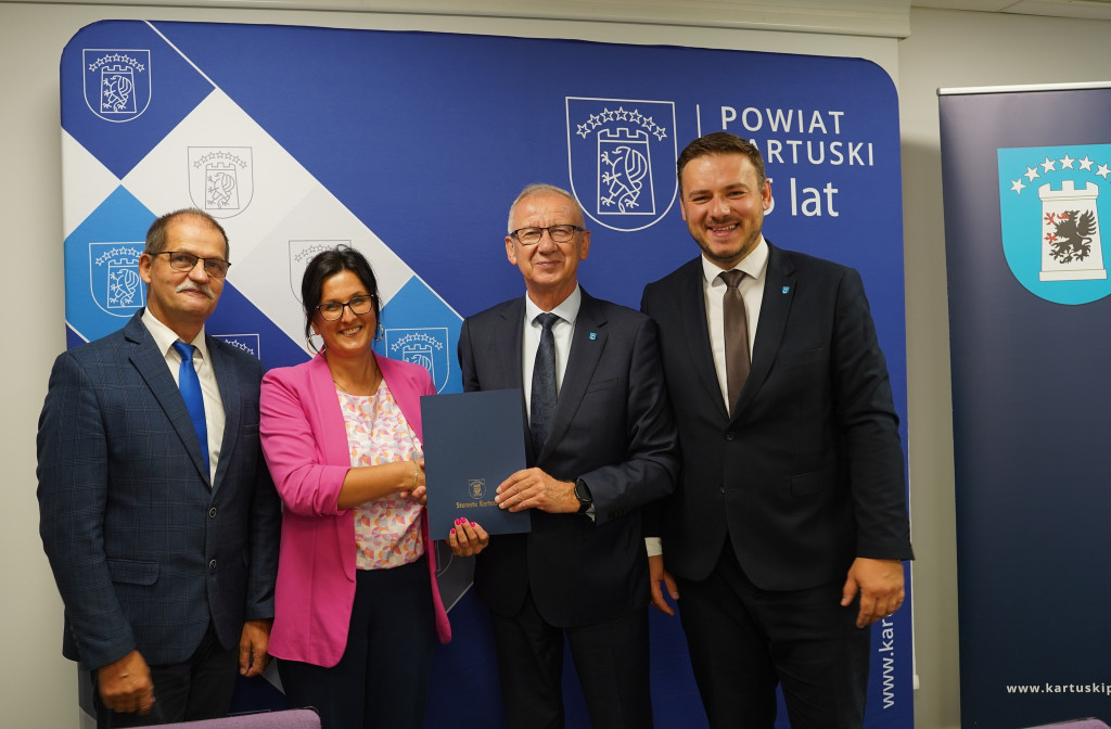 Podpisanie umów na inwestycje dla osób z niepełnosprawnościami