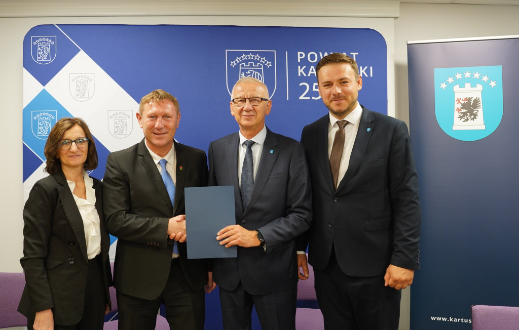Podpisanie umów na inwestycje dla osób z niepełnosprawnościami