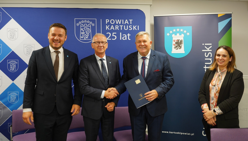 Podpisanie umów na inwestycje dla osób z niepełnosprawnościami