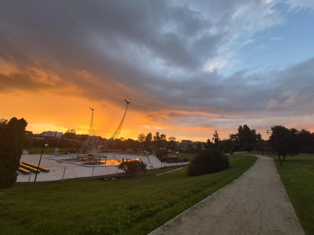 Zjawiskowe niebo przed ulewą
