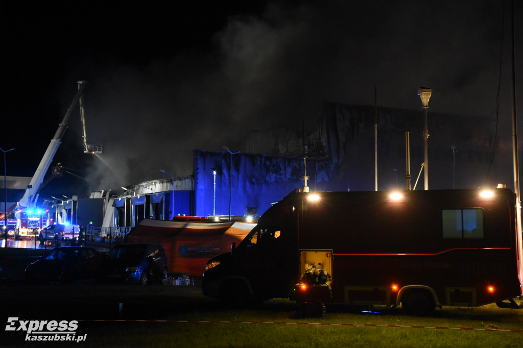 Pożar zakładu w Kawlach - akcja w godzinach nocnych